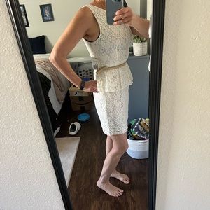 Forever 21 Lace dress NWT with attached belt. Sz M